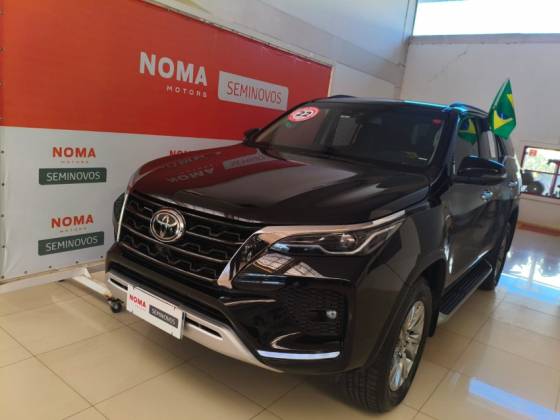 TOYOTA HILUX SW4 2.8 D-4D TURBO DIESEL SRX 7L 4X4 AUTOMÁTICO